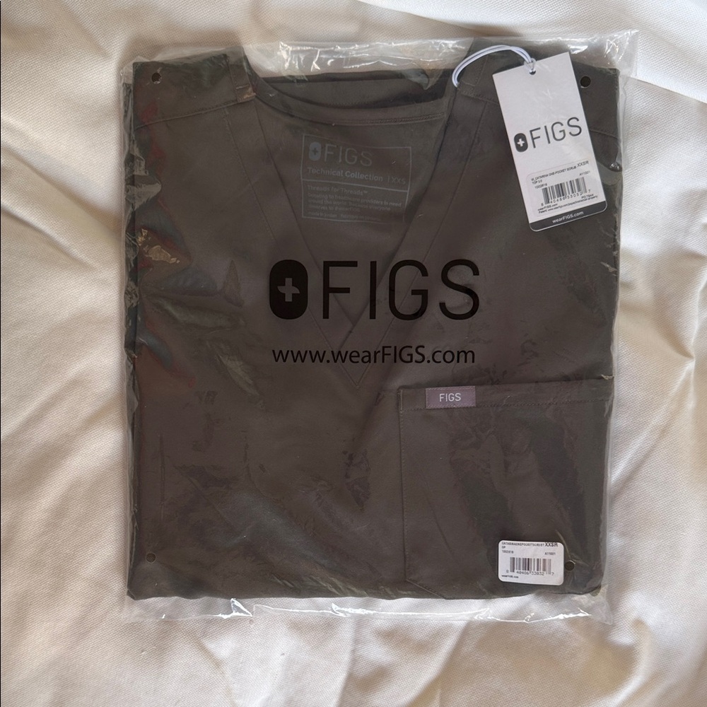 Catarina One-Pocket Scrub Top in SPRUCE